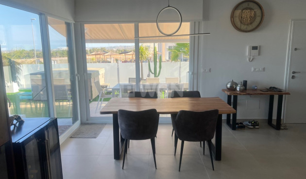 Odsprzedaż - Villa - Los Montesinos - Costa Blanca