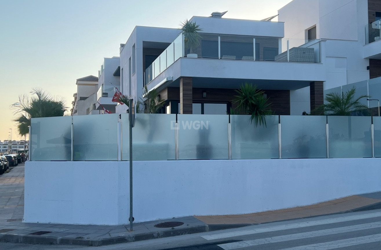 Odsprzedaż - Villa - Los Montesinos - Costa Blanca