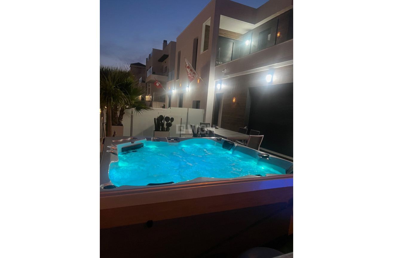 Odsprzedaż - Villa - Los Montesinos - Costa Blanca