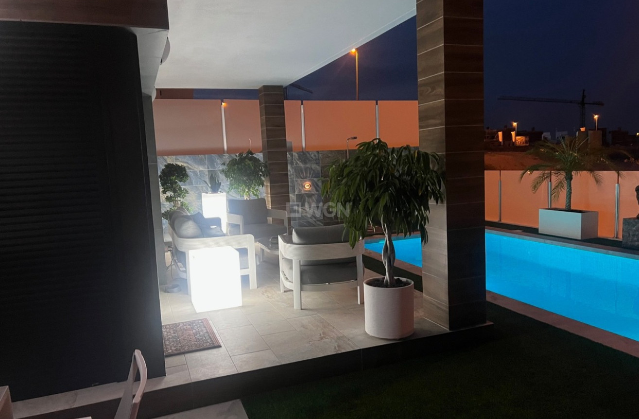 Odsprzedaż - Villa - Los Montesinos - Costa Blanca
