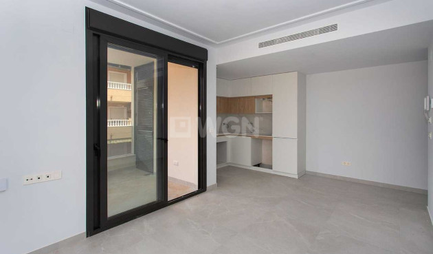 Odsprzedaż - Mieszkanie w bloku - Torrevieja - Costa Blanca