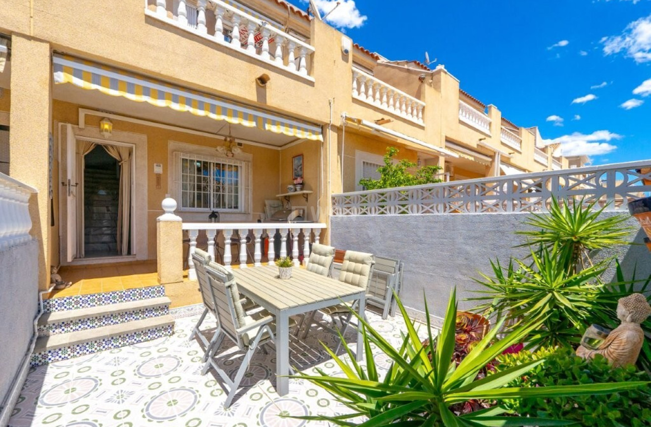 Odsprzedaż - Kamienica - Torrevieja - aguas nuevas