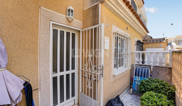 Odsprzedaż - Kamienica - Torrevieja - aguas nuevas