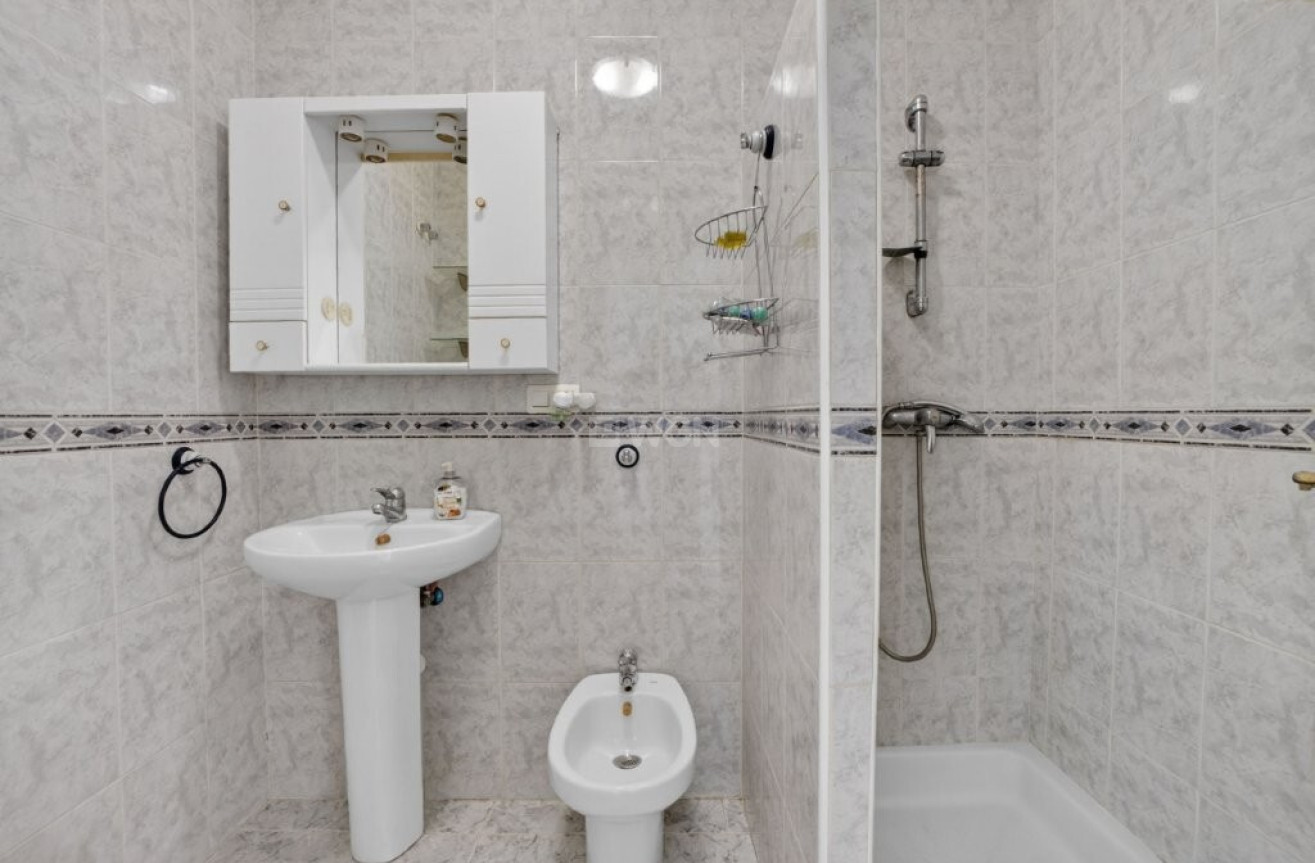Odsprzedaż - Kamienica - Torrevieja - aguas nuevas