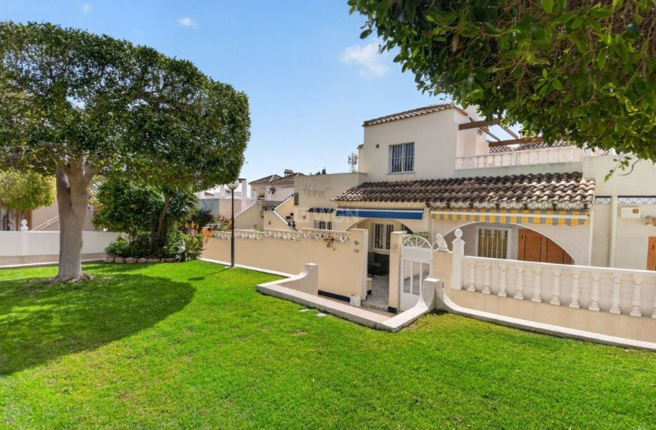 Odsprzedaż - Villa - Torrevieja - Los Altos