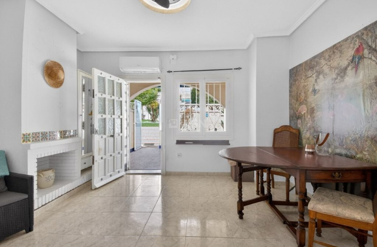 Odsprzedaż - Villa - Torrevieja - Los Altos