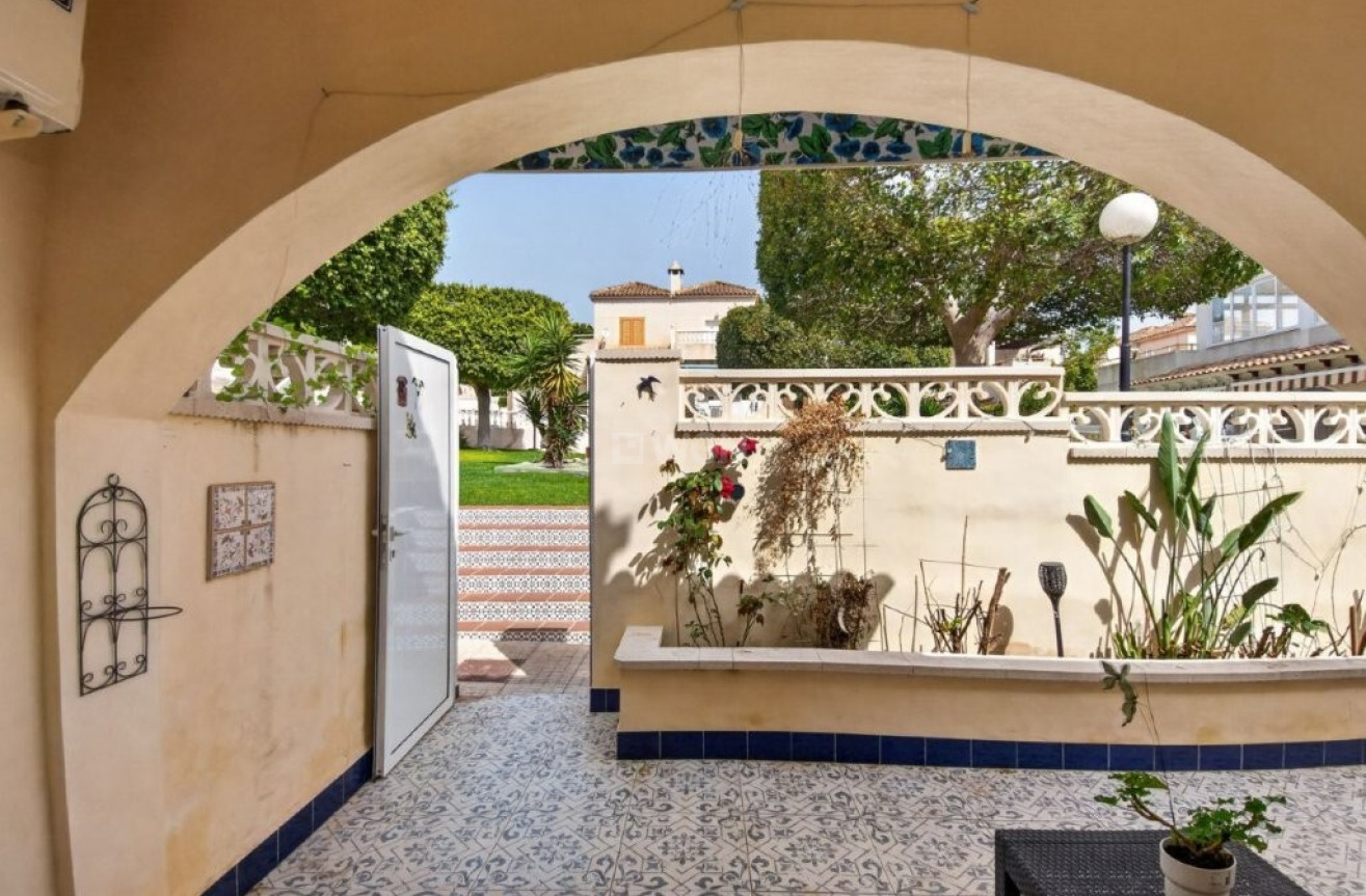Odsprzedaż - Villa - Torrevieja - Los Altos