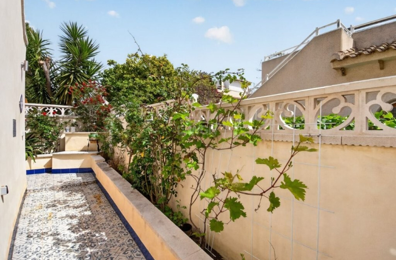Odsprzedaż - Villa - Torrevieja - Los Altos