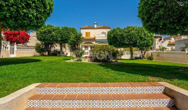 Odsprzedaż - Villa - Torrevieja - Los Altos