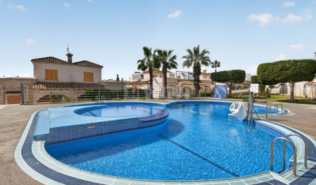 Odsprzedaż - Villa - Torrevieja - Los Altos