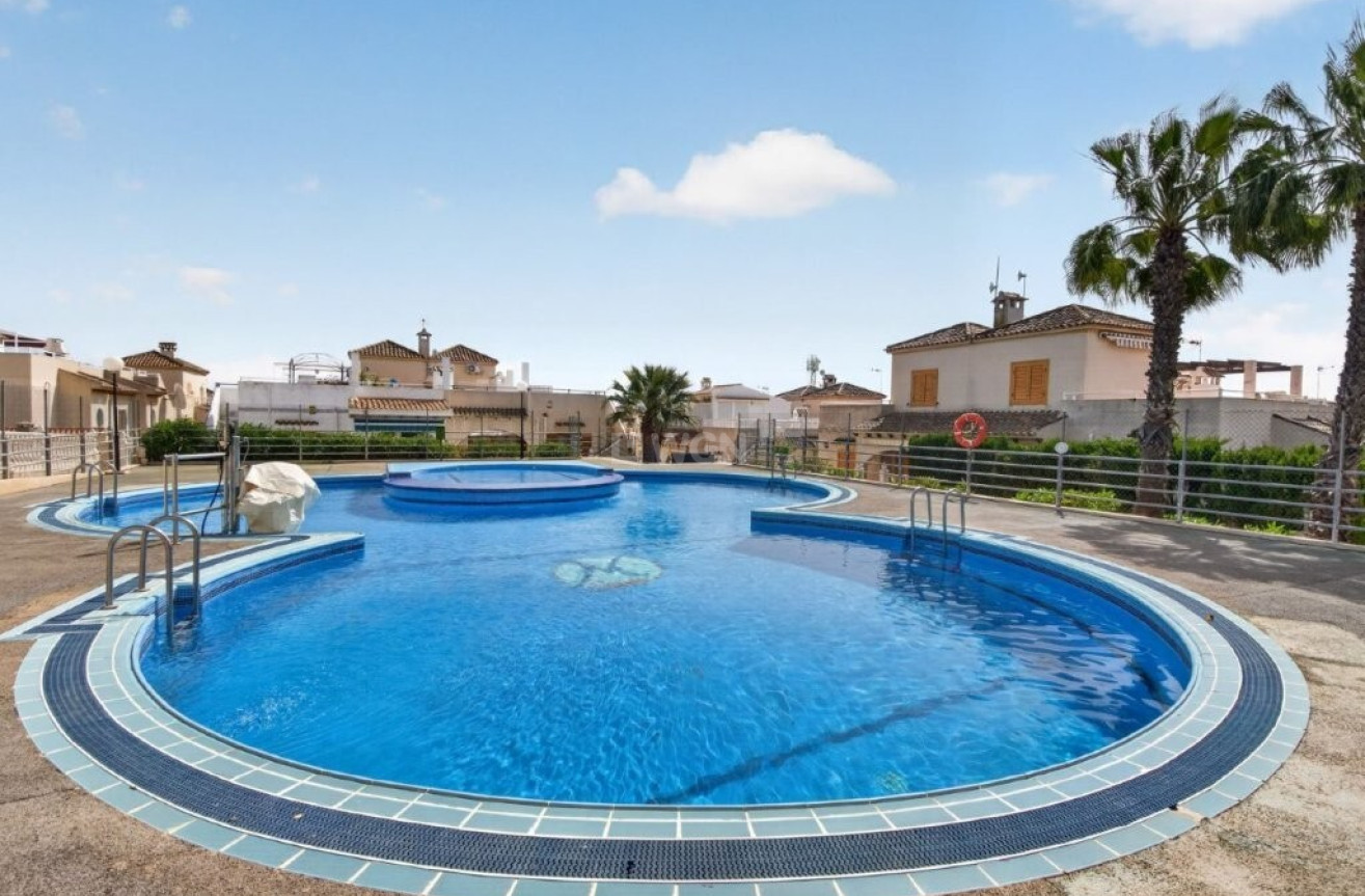 Odsprzedaż - Villa - Torrevieja - Los Altos