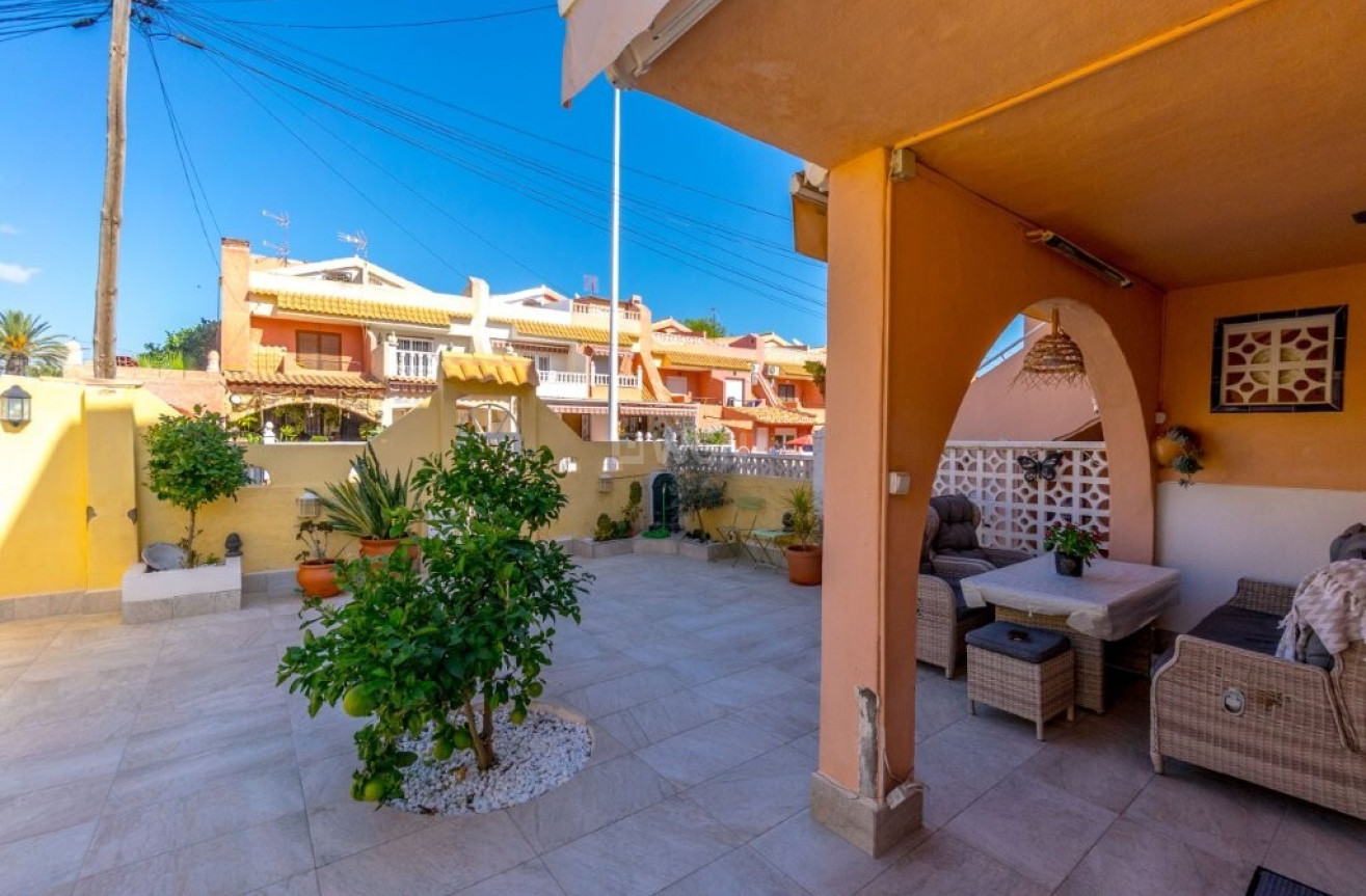 Odsprzedaż - Mieszkanie w bloku - Torrevieja - La Rosaleda