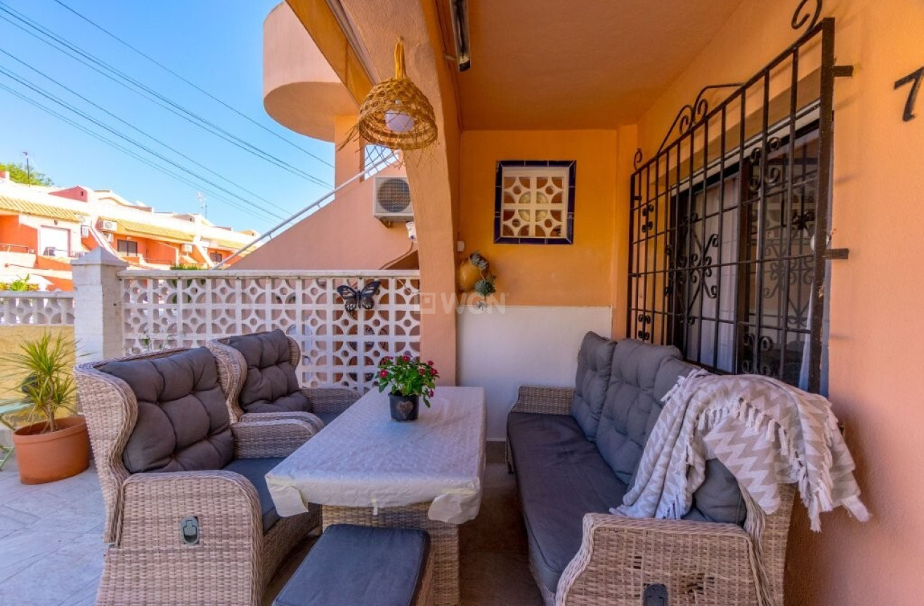 Odsprzedaż - Mieszkanie w bloku - Torrevieja - La Rosaleda