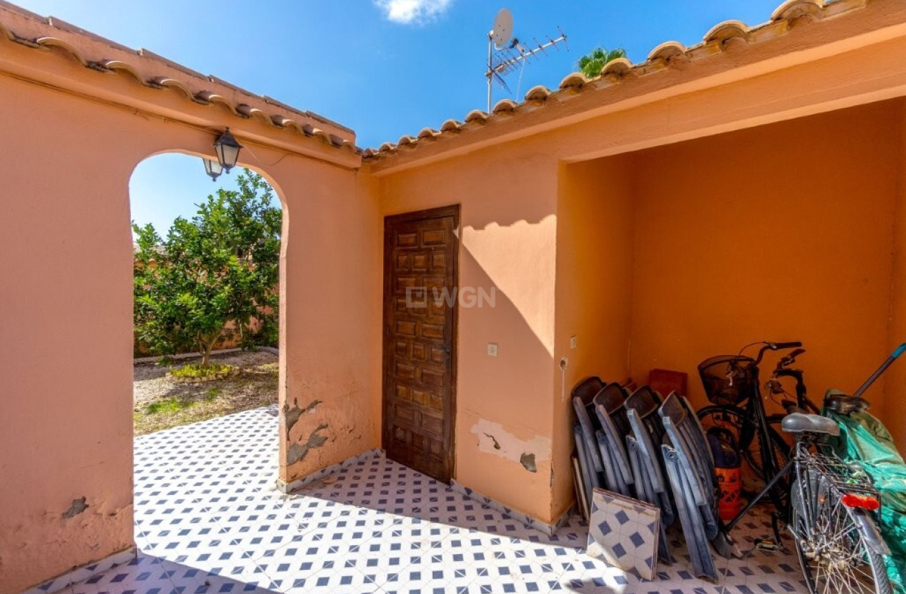 Odsprzedaż - Mieszkanie w bloku - Torrevieja - La Rosaleda
