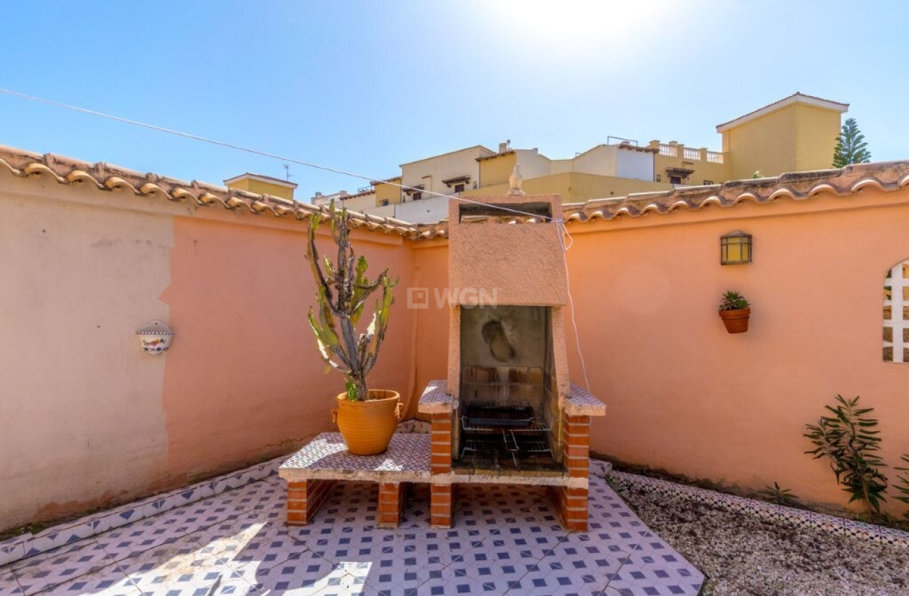Odsprzedaż - Mieszkanie w bloku - Torrevieja - La Rosaleda