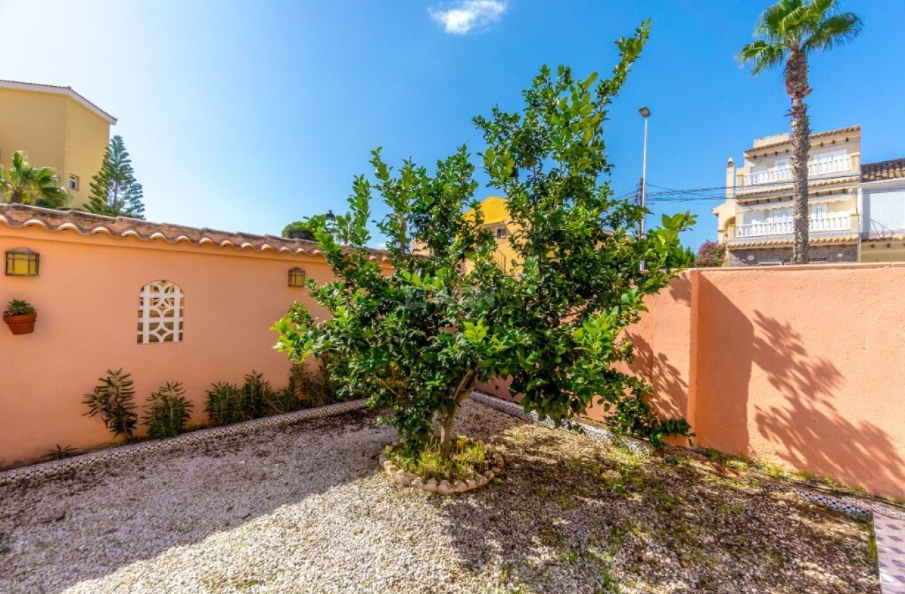 Odsprzedaż - Mieszkanie w bloku - Torrevieja - La Rosaleda