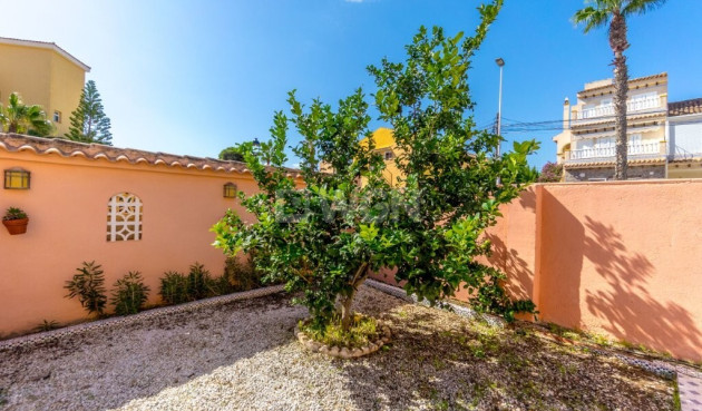 Odsprzedaż - Mieszkanie w bloku - Torrevieja - La Rosaleda