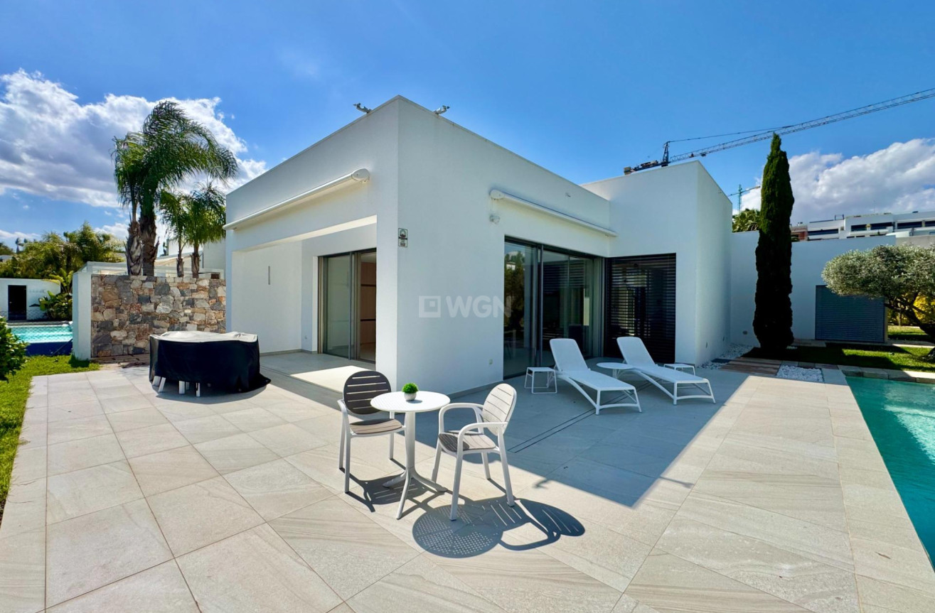 Odsprzedaż - Villa - Orihuela - Las Colinas Golf
