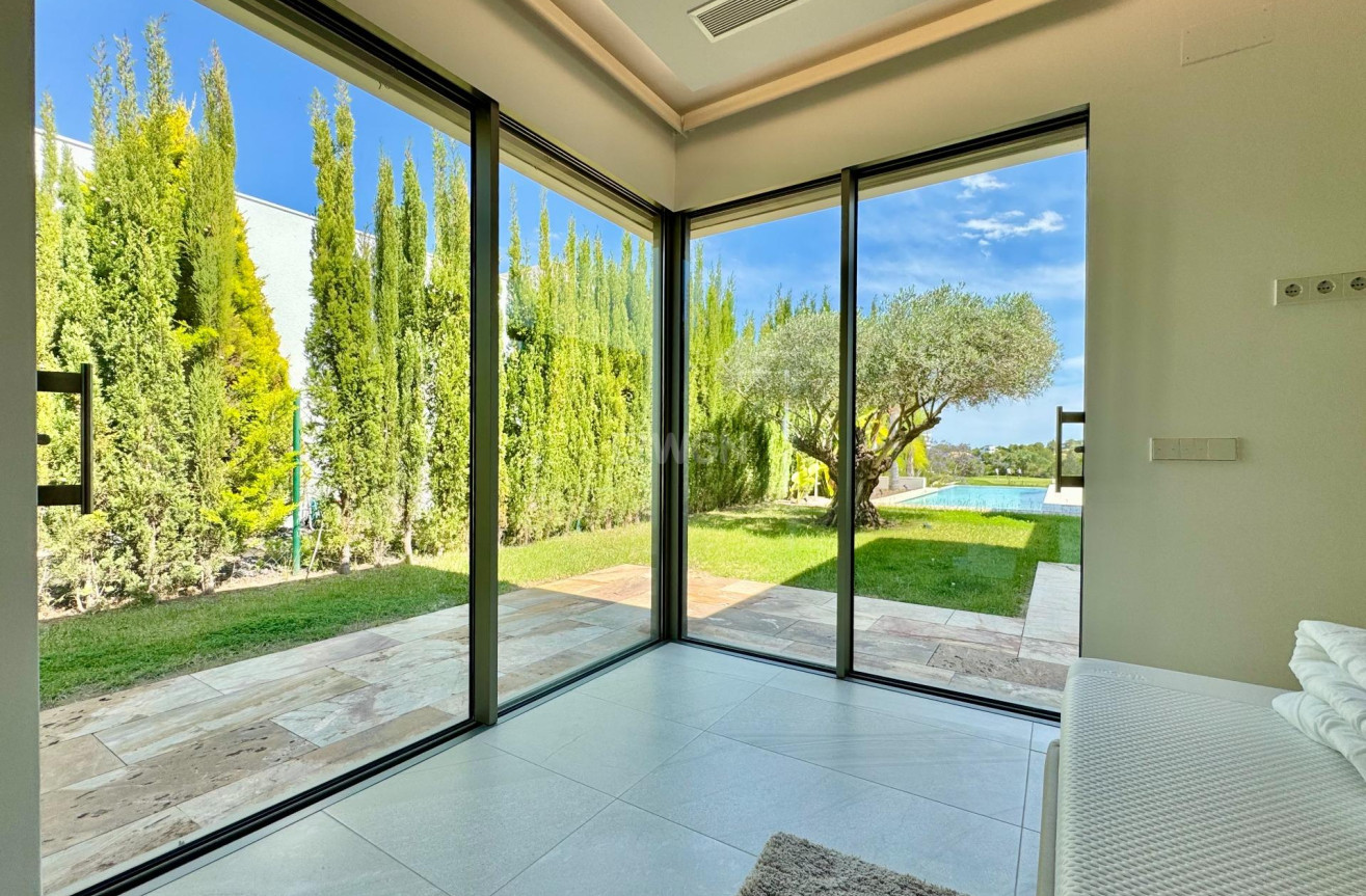 Odsprzedaż - Villa - Orihuela - Las Colinas Golf