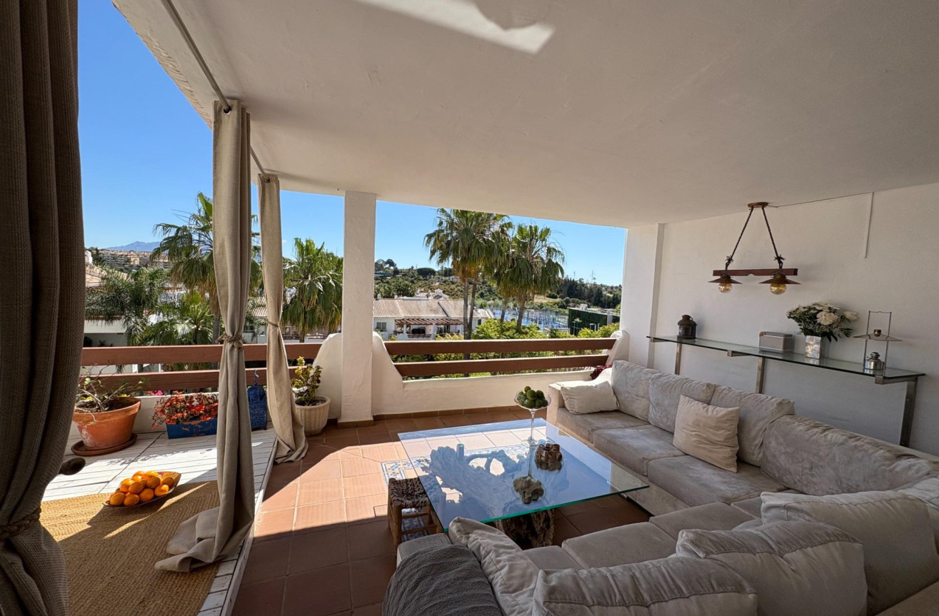 Odsprzedaż - Mieszkanie w bloku - Estepona - Parque Selwo Aventura