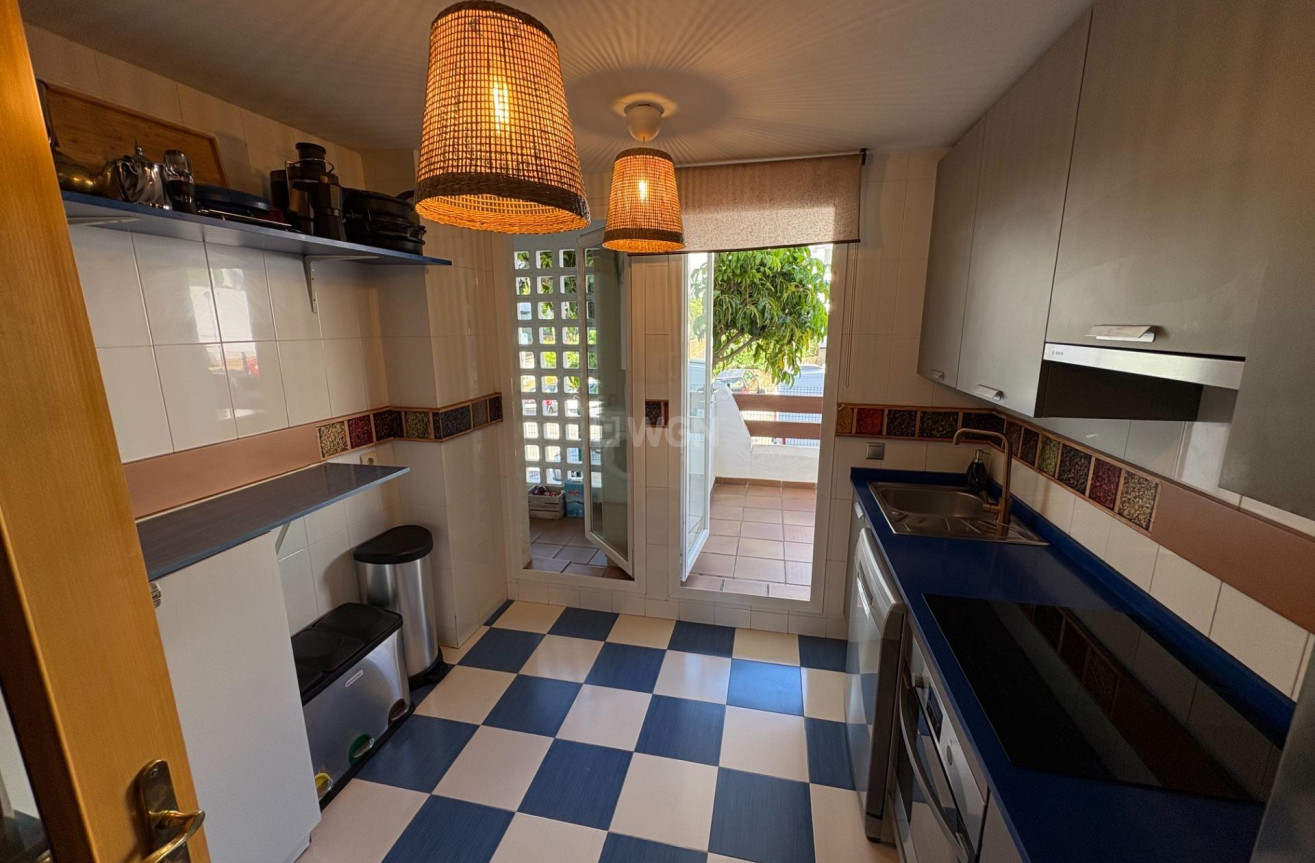 Odsprzedaż - Mieszkanie w bloku - Estepona - Parque Selwo Aventura