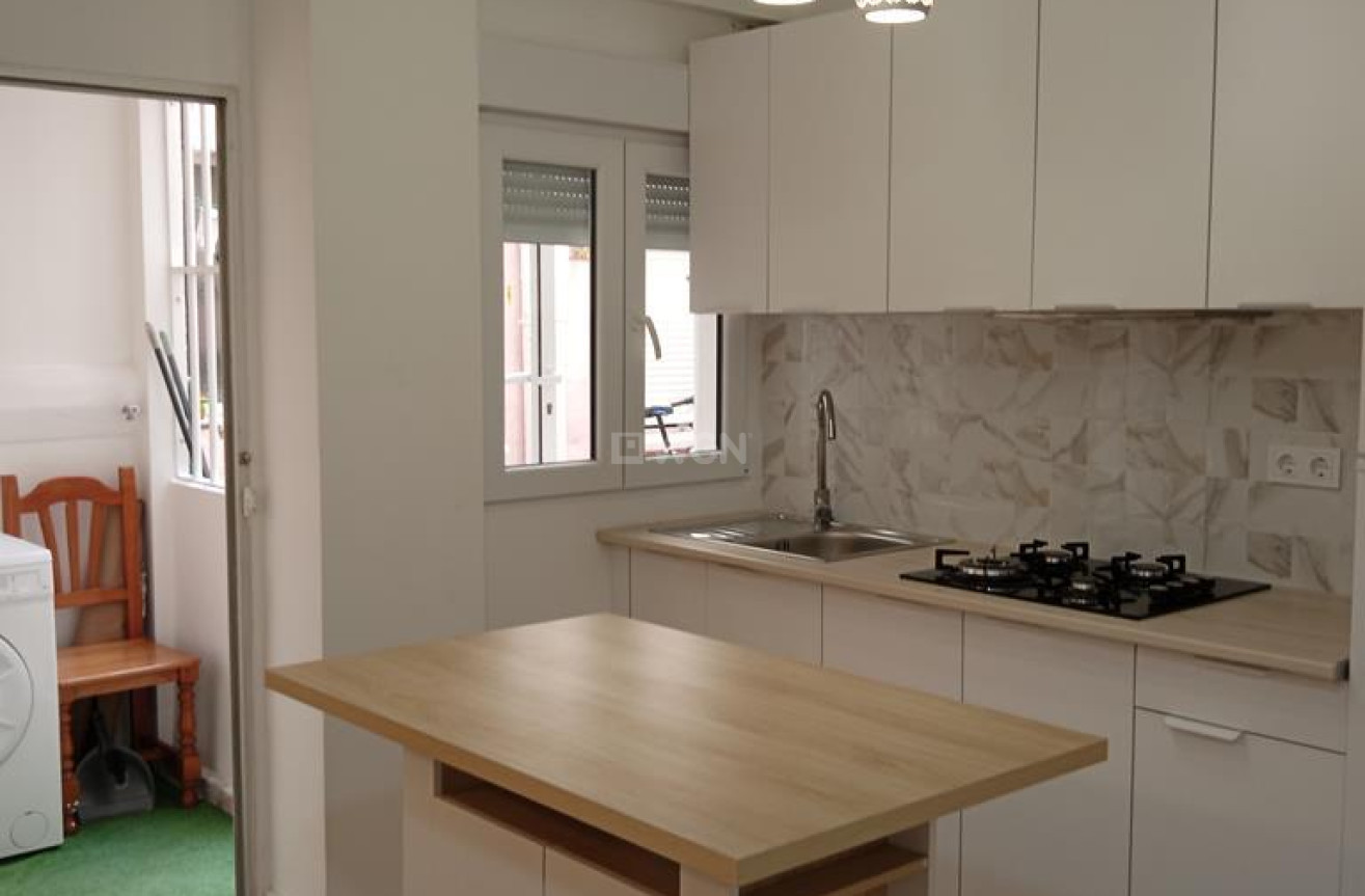 Odsprzedaż - Mieszkanie w bloku - Torrevieja - El Molino