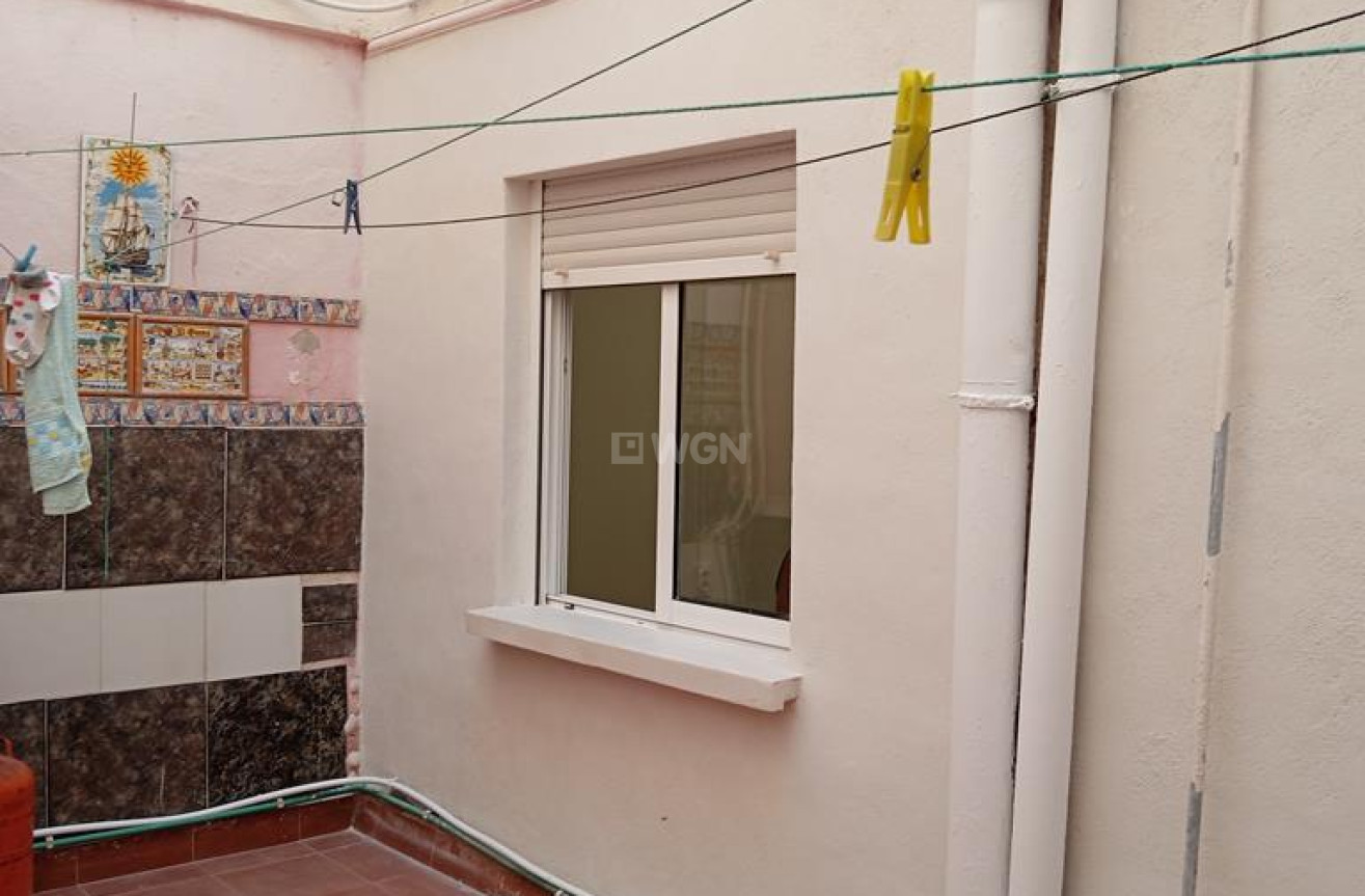 Odsprzedaż - Mieszkanie w bloku - Torrevieja - El Molino