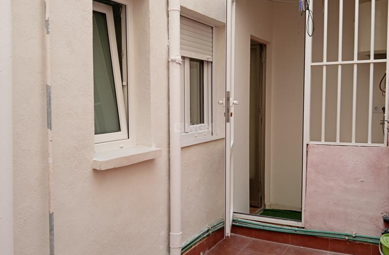 Odsprzedaż - Mieszkanie w bloku - Torrevieja - El Molino