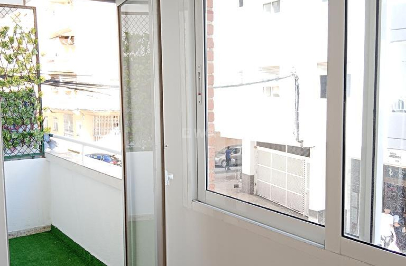 Odsprzedaż - Mieszkanie w bloku - Torrevieja - El Molino