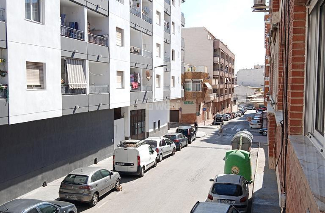 Odsprzedaż - Mieszkanie w bloku - Torrevieja - El Molino