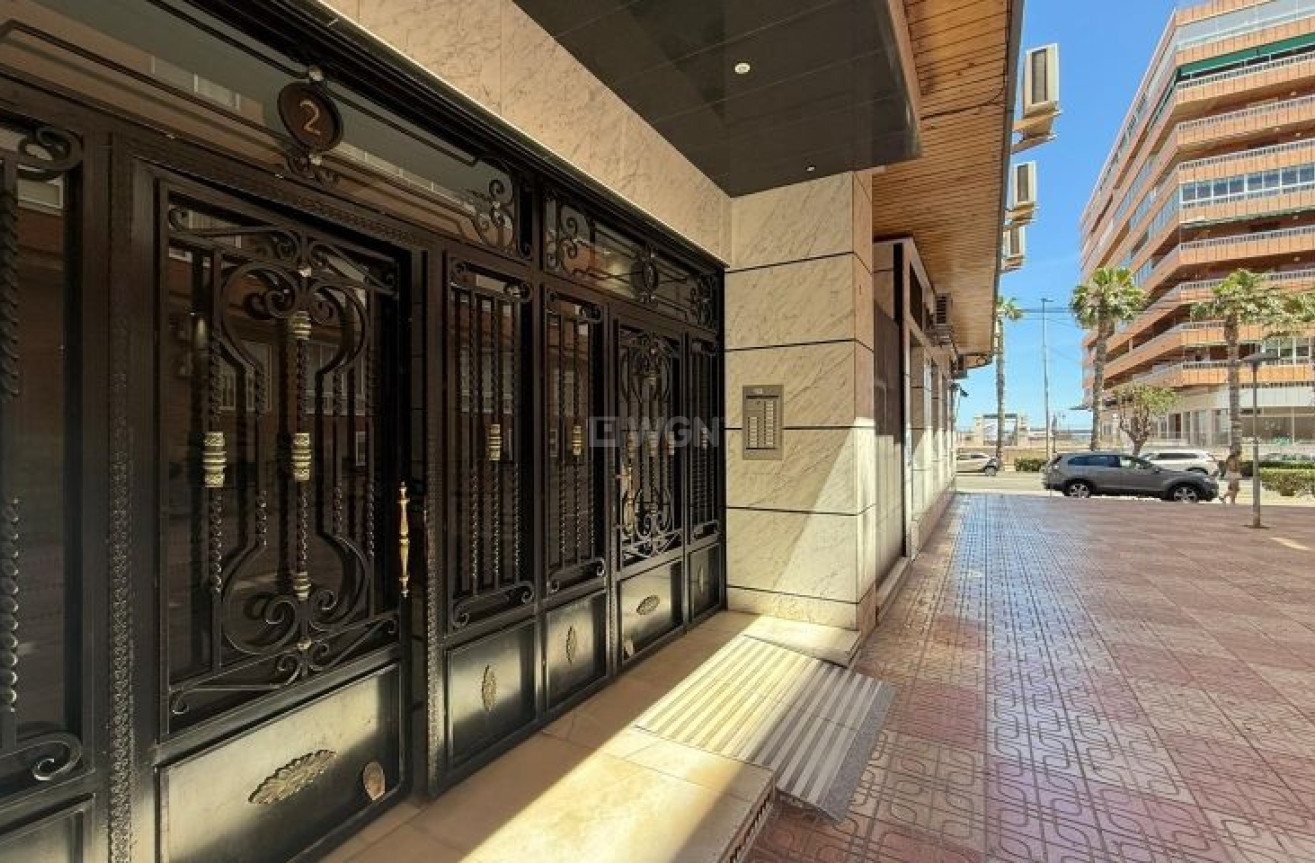 Odsprzedaż - Mieszkanie w bloku - Torrevieja - Costa Blanca