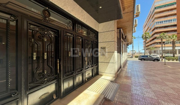 Odsprzedaż - Mieszkanie w bloku - Torrevieja - Costa Blanca