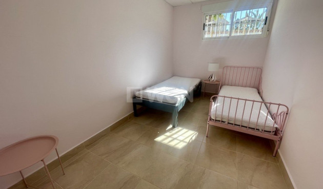 Odsprzedaż - Villa - Urb. La Marina - Inland