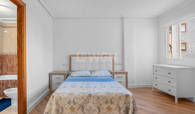 Odsprzedaż - Mieszkanie w bloku - Torrevieja - Costa Blanca