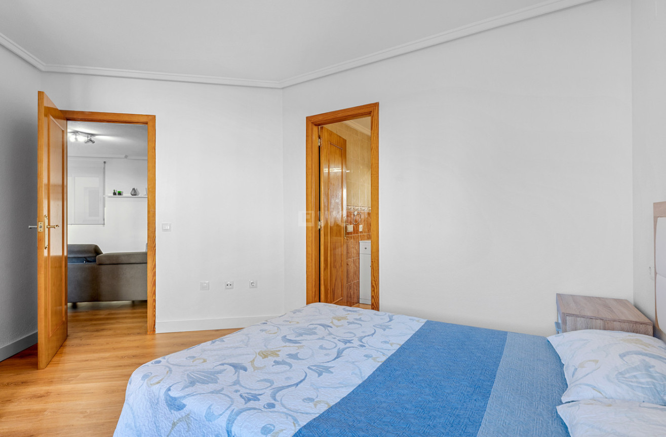 Odsprzedaż - Mieszkanie w bloku - Torrevieja - Costa Blanca