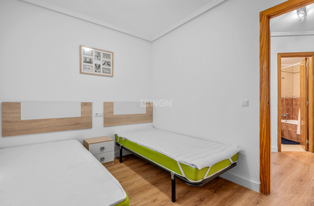 Odsprzedaż - Mieszkanie w bloku - Torrevieja - Costa Blanca