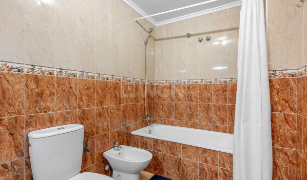 Odsprzedaż - Mieszkanie w bloku - Torrevieja - Costa Blanca