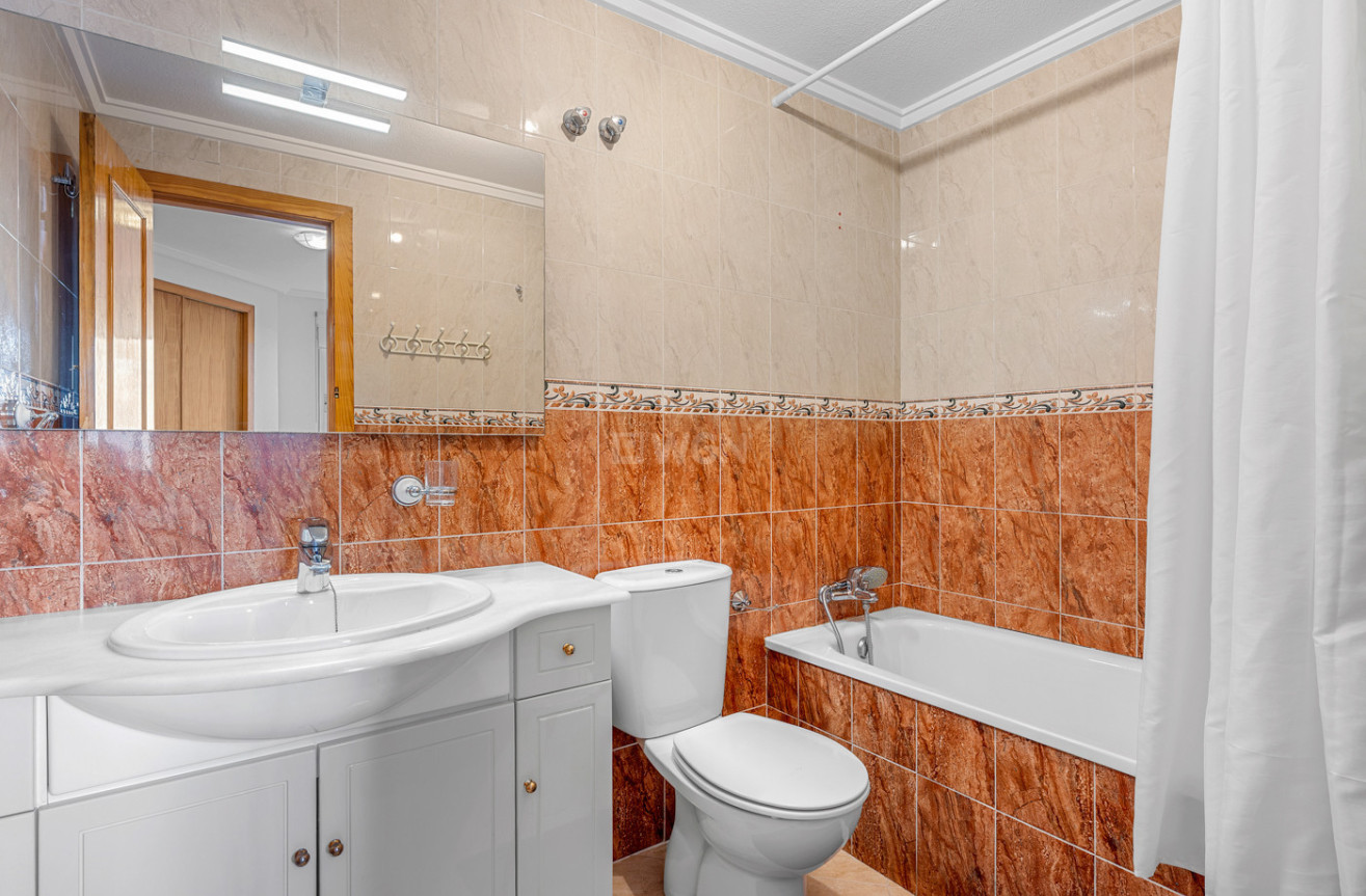 Odsprzedaż - Mieszkanie w bloku - Torrevieja - Costa Blanca
