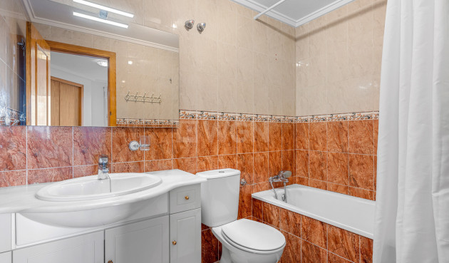 Odsprzedaż - Mieszkanie w bloku - Torrevieja - Costa Blanca