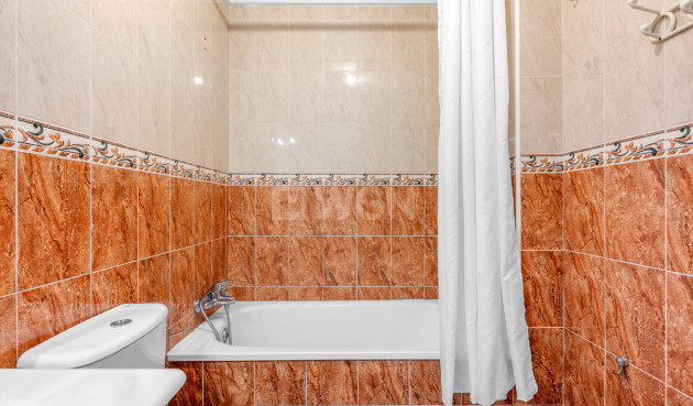 Odsprzedaż - Mieszkanie w bloku - Torrevieja - Costa Blanca