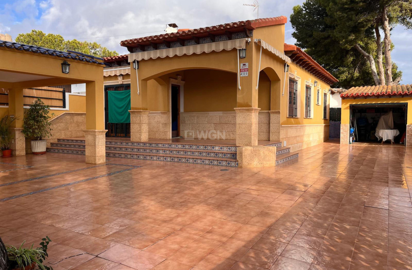 Odsprzedaż - Villa - Orihuela Costa - Punta Prima
