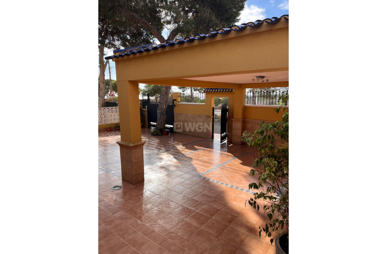 Odsprzedaż - Villa - Orihuela Costa - Punta Prima