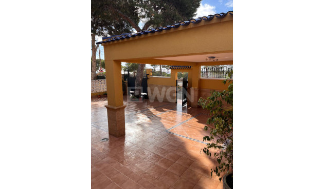 Odsprzedaż - Villa - Orihuela Costa - Punta Prima