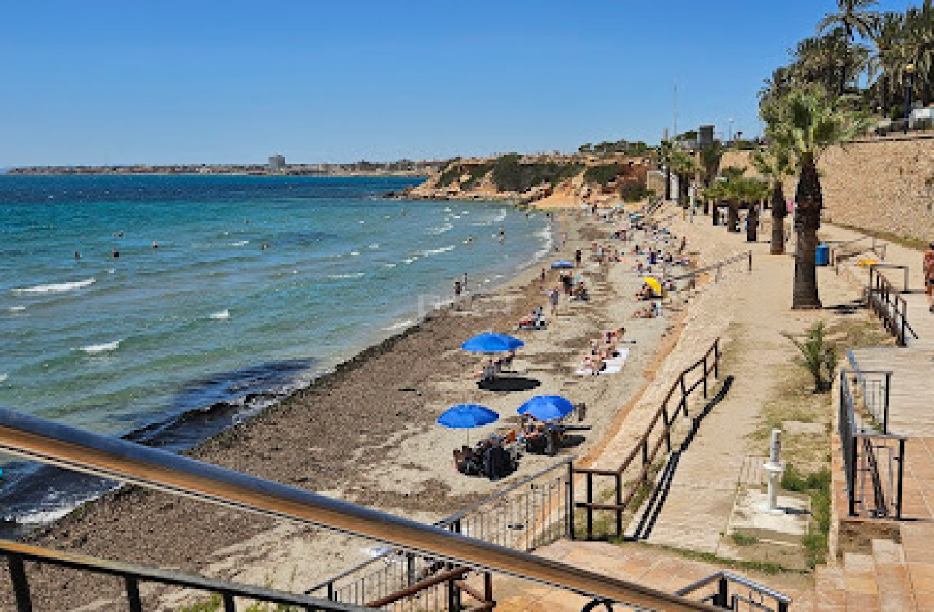 Odsprzedaż - Villa - Orihuela Costa - Punta Prima