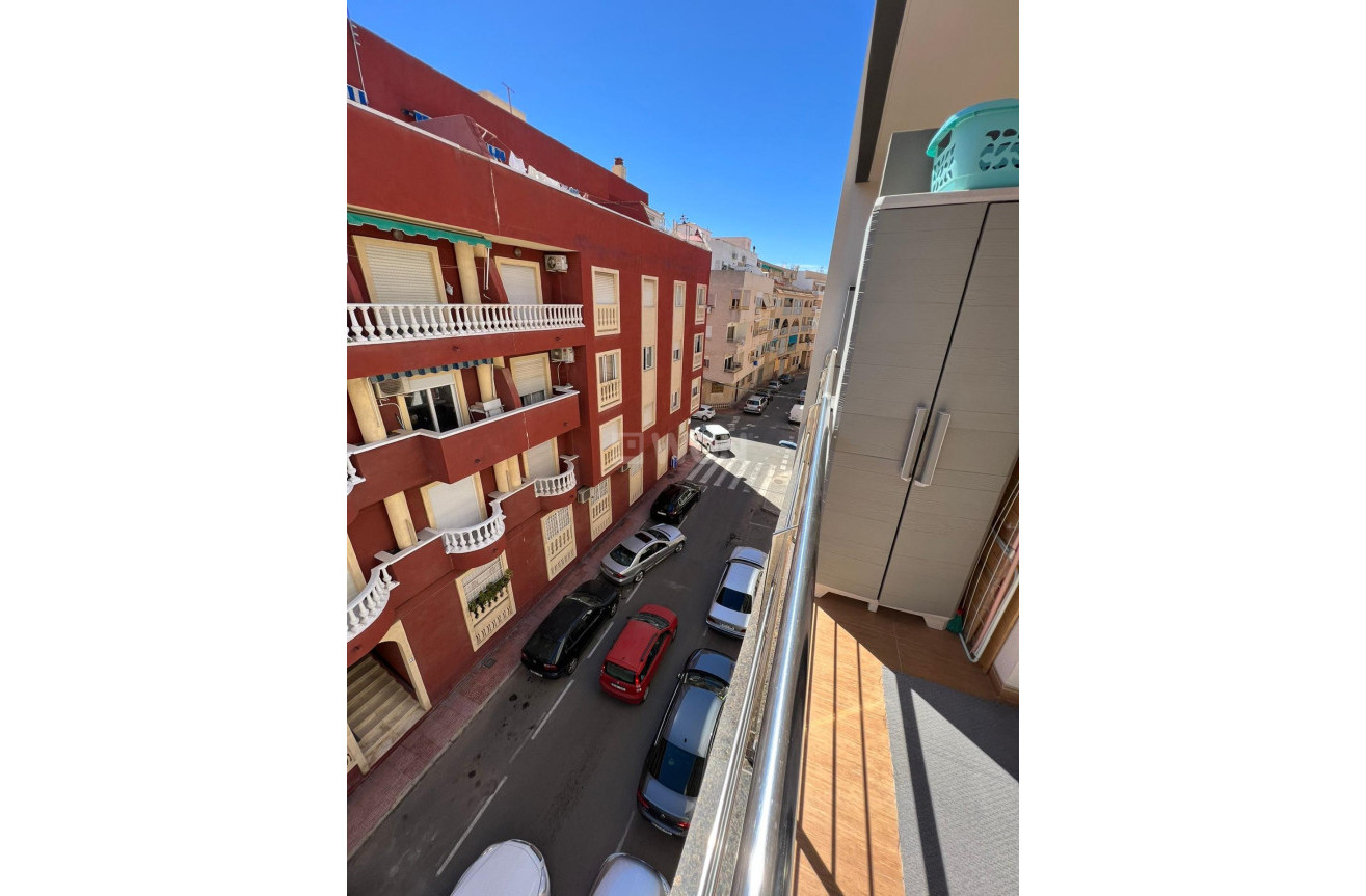 Odsprzedaż - Mieszkanie w bloku - Torrevieja - Centro