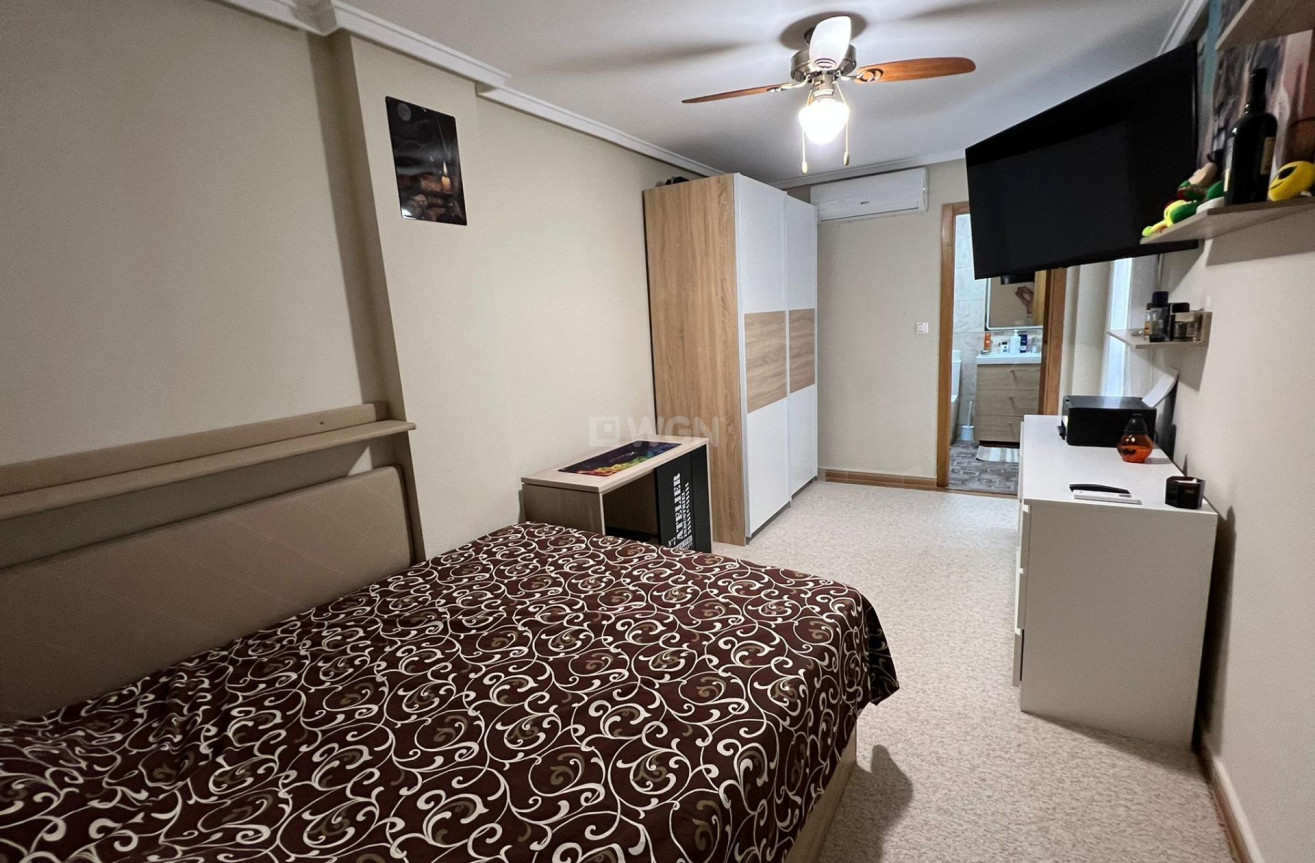Odsprzedaż - Mieszkanie w bloku - Torrevieja - Centro
