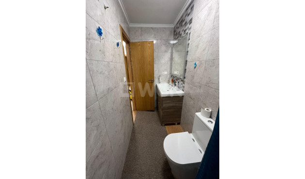 Odsprzedaż - Mieszkanie w bloku - Torrevieja - Centro