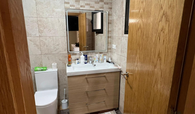Odsprzedaż - Mieszkanie w bloku - Torrevieja - Centro