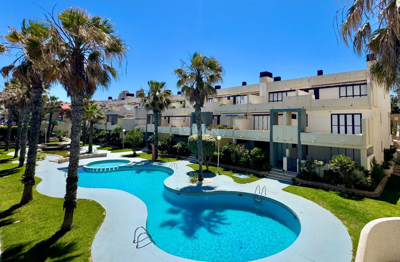Odsprzedaż - Mieszkanie w bloku - Torrevieja - Torre La Mata
