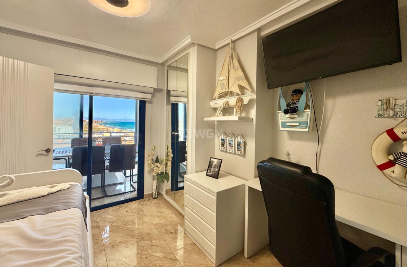 Odsprzedaż - Mieszkanie w bloku - Torrevieja - Torre La Mata